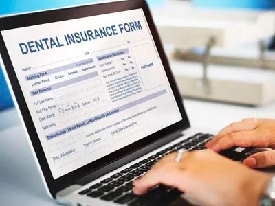patient filling out their dental insurance form